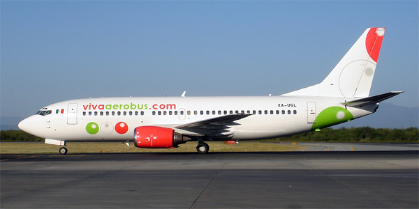 Boeing 737-300 commercial aircraft