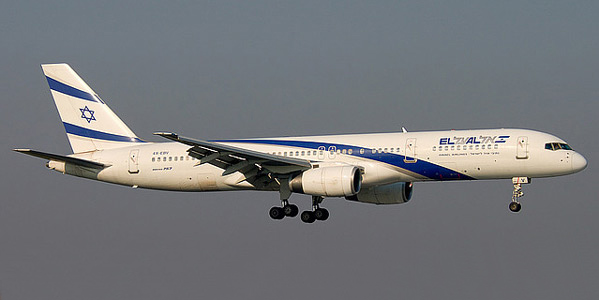 Boeing 757-200 commercial aircraft