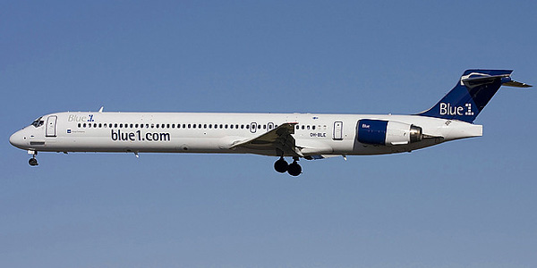 McDonnell Douglas MD-90 commercial aircraft